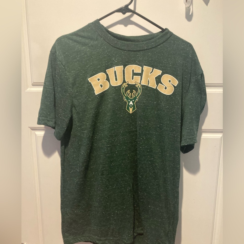Milwaukee Bucks Large T Shirt